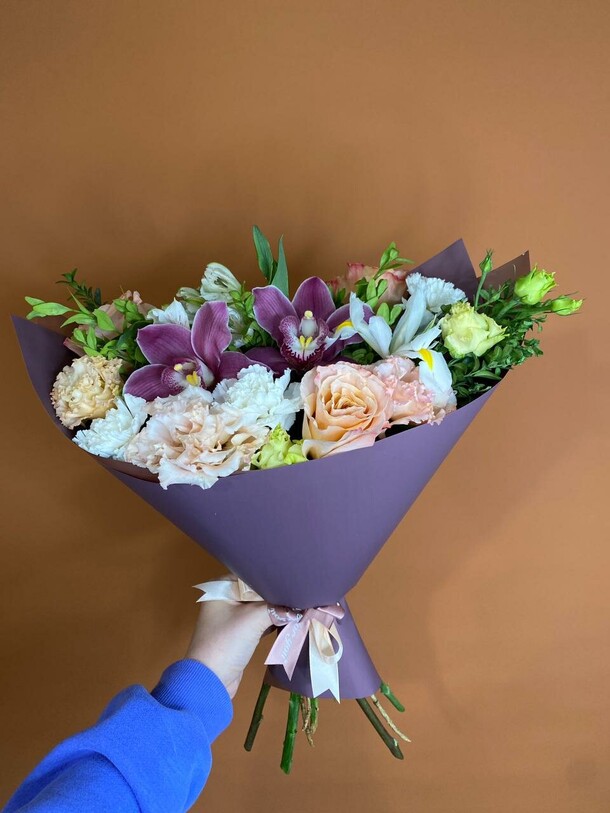 Букет-комплимент 14, артикул F1193789 - 5700 рублей, доставка по городу. Flawery - доставка цветов