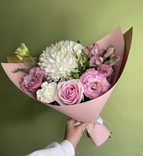 Букет розой и хризантемой, артикул F1196587 - 4800 рублей, доставка по городу. Flawery - доставка цветов