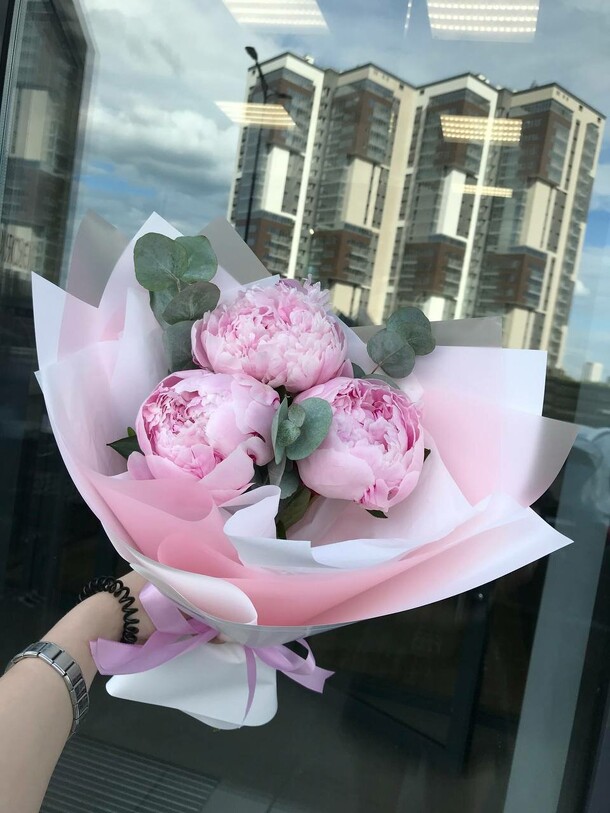 Букет пионов, артикул F1203544 - 5379 рублей, доставка по городу. Flawery - доставка цветов
