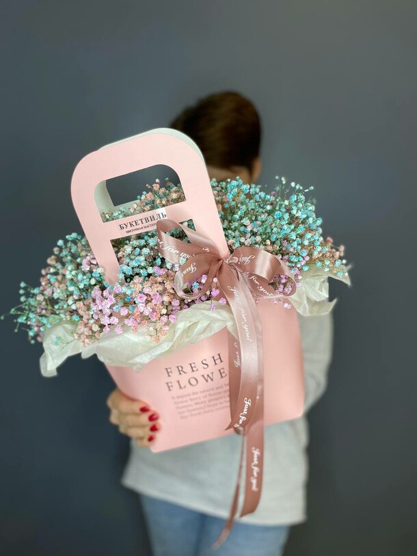 Сумочка с гипсофилой, артикул F1223482 - 7150 рублей, доставка по городу. Flawery - доставка цветов