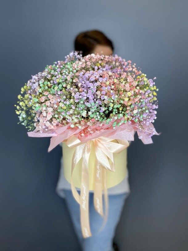 Гипсофила в шляпной коробке, артикул F1223484 - 7370 рублей, доставка по городу. Flawery - доставка цветов