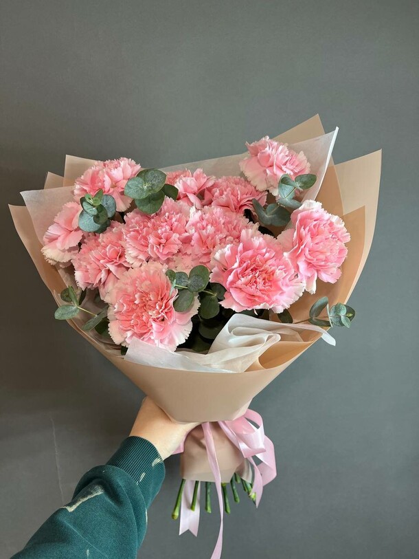 Моно букет из гвоздик, артикул F1275596 - 5900 рублей, доставка по городу. Flawery - доставка цветов