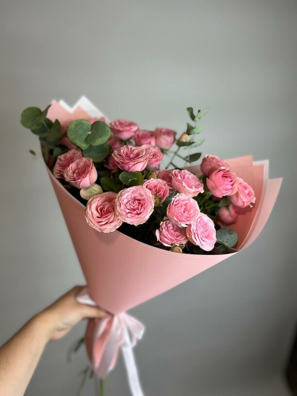 Букет из кустовых роз, артикул F1305592 - 5170 рублей, доставка по городу. Flawery - доставка цветов