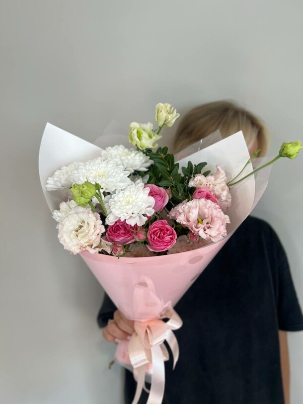 Букет-комплимент, артикул F1311154 - 4730 рублей, доставка по городу. Flawery - доставка цветов