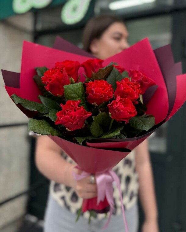 Букет из 9-ти красных роз, артикул F1370885 - 4510 рублей, доставка по городу. Flawery - доставка цветов