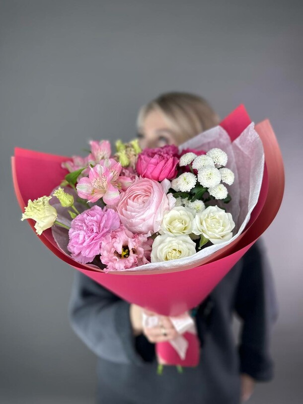 Букет с ранункулюсом, артикул F1370903 - 5600 рублей, доставка по городу. Flawery - доставка цветов