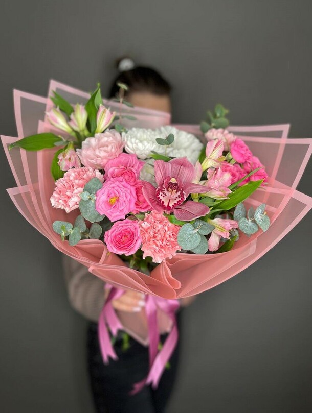 Розовый букет с орхидеей, артикул F1374692 - 6700 рублей, доставка по городу. Flawery - доставка цветов