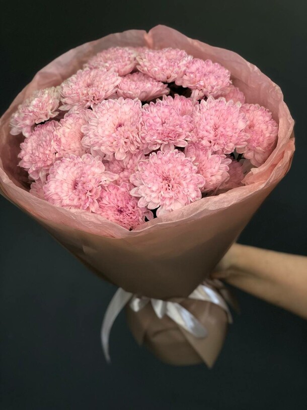 Букет из хризантем, артикул F1453191 - 3100 рублей, доставка по городу. Flawery - доставка цветов