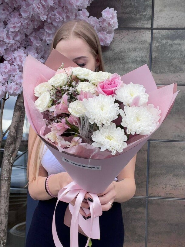 Розовый мини букет, артикул F1453884 - 3850 рублей, доставка по городу. Flawery - доставка цветов