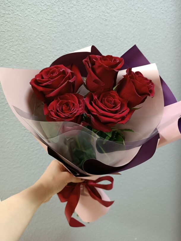 Красные розы, артикул F1168895 - 3955 рублей, доставка по городу. Flawery - доставка цветов