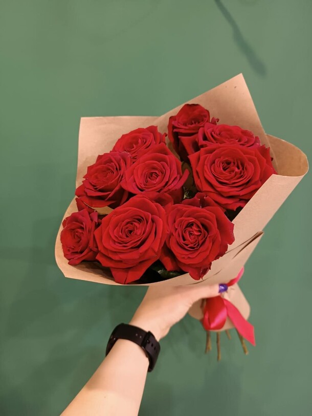 9 красных роз, артикул F1168897 - 6750 рублей, доставка по городу. Flawery - доставка цветов