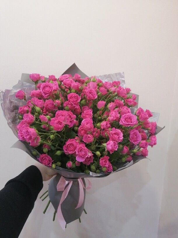 Кустовая роза, артикул F1171071 - 13340 рублей, доставка по городу. Flawery - доставка цветов