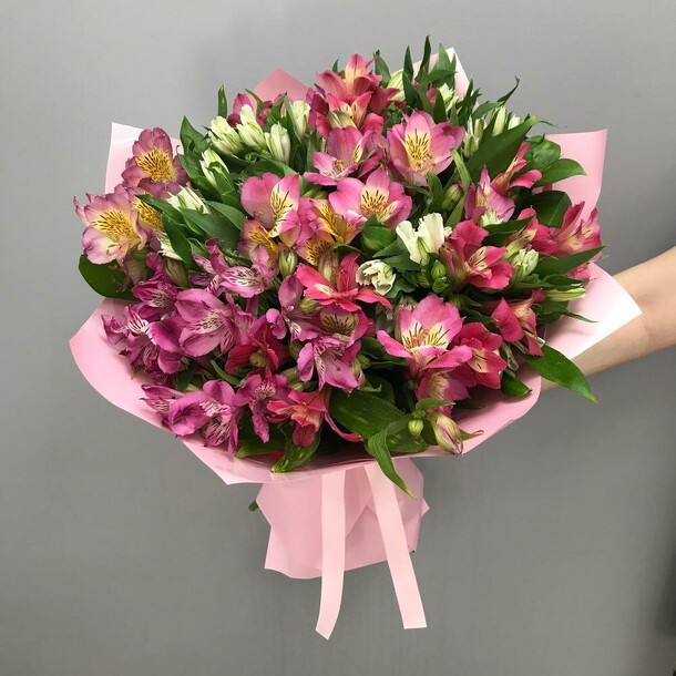 Букет альстромерий, артикул F1171126 - 8460 рублей, доставка по городу. Flawery - доставка цветов