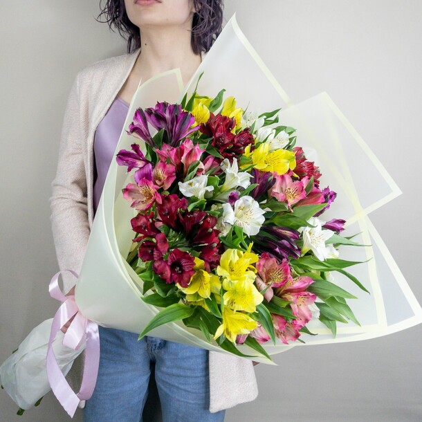 Альстромерия 25 штук, артикул F1377816 - 12120 рублей, доставка по городу. Flawery - доставка цветов