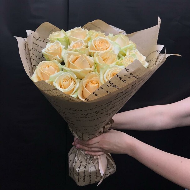 Моно букет из 15 кремовых роз, артикул F1377820 - 8530 рублей, доставка по городу. Flawery - доставка цветов