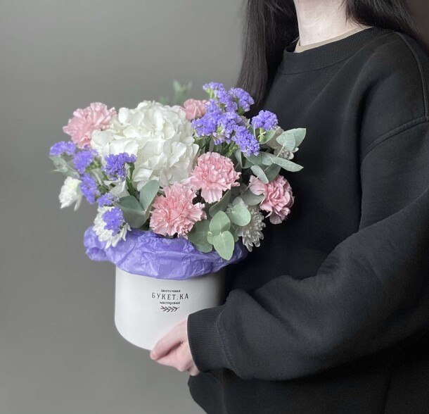 Композиция с гортензией, диантусами и статицей #027, артикул F1445314 - 7800 рублей, доставка по городу. Flawery - доставка цветов