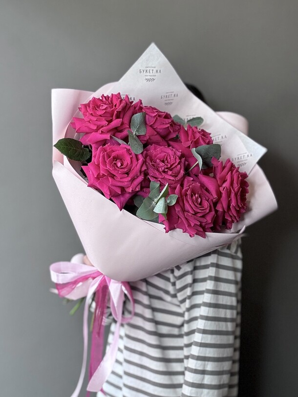 Букет с французскими розами и эвкалиптом #059, артикул F1451530 - 4500 рублей, доставка по городу. Flawery - доставка цветов