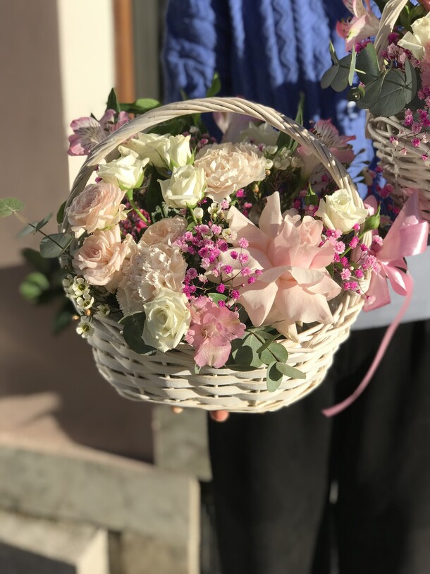 Корзина «крем-брюле», артикул F1393829 - 8500 рублей, доставка по городу. Flawery - доставка цветов