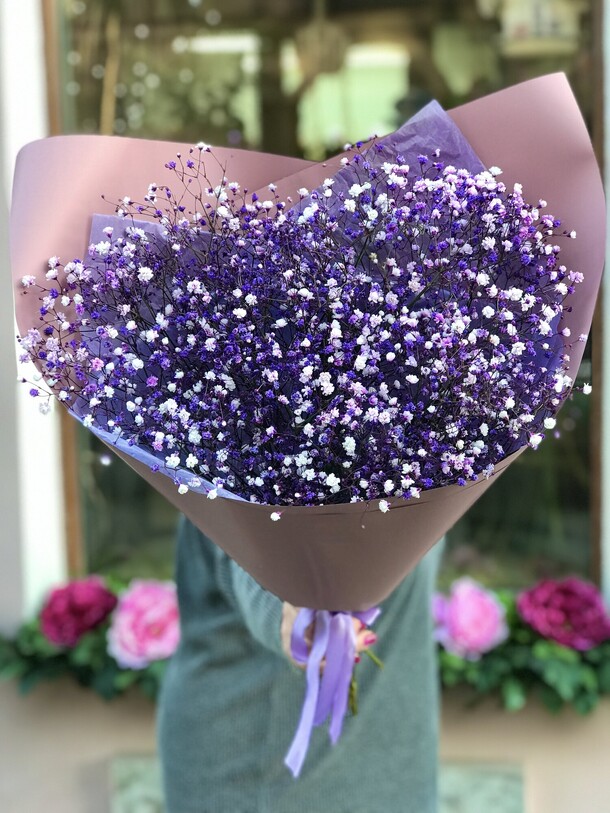 Букет с гипсофилой💜 «фиолент», артикул F1397247 - 2900 рублей, доставка по городу. Flawery - доставка цветов