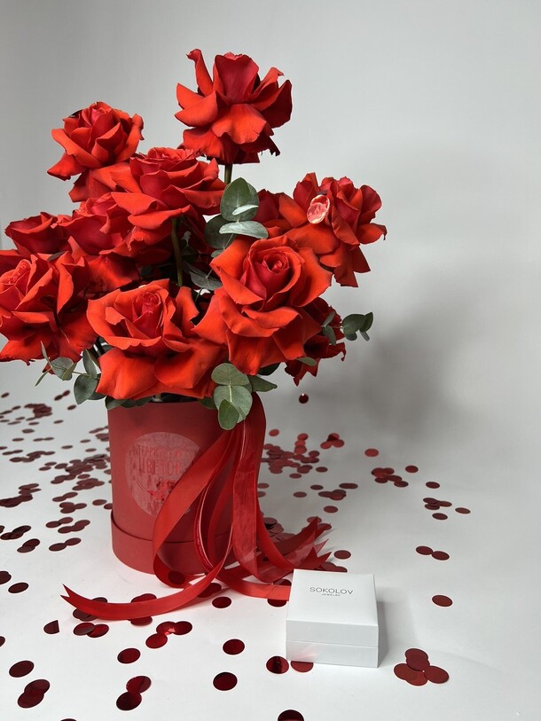 Коробка из роз., артикул F1171389 - 8990 рублей, доставка по городу. Flawery - доставка цветов