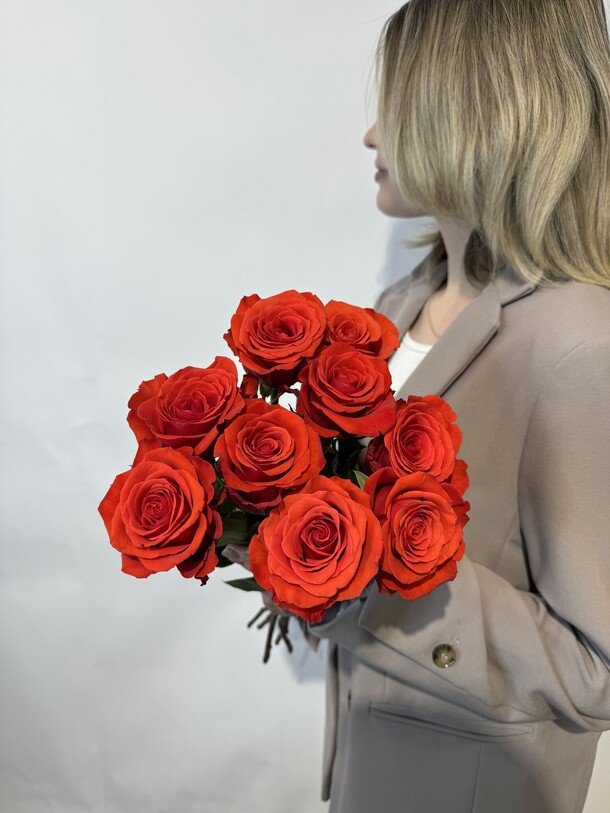 Букет из 9 красных роз, артикул F1283708 - 3190 рублей, доставка по городу. Flawery - доставка цветов