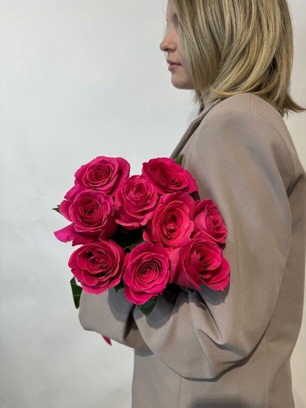 Букет из 9 ярко-розовых роз, артикул F1455260 - 3190 рублей, доставка по городу. Flawery - доставка цветов