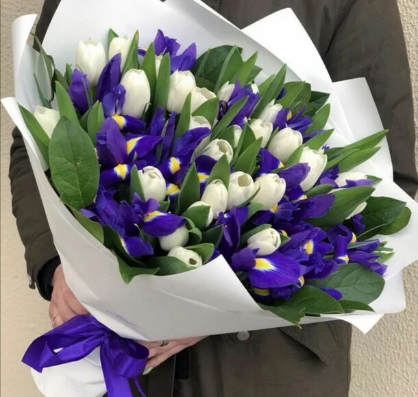 Ирис в цвету, артикул F1102494 - 11420 рублей, доставка по городу. Flawery - доставка цветов