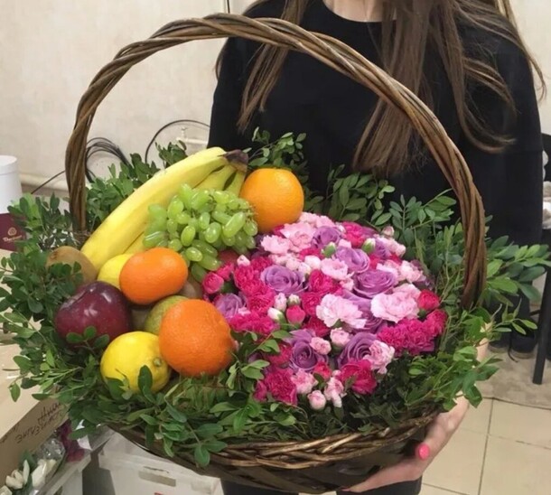 Сладкая корзина, артикул F1104538 - 16544 рублей, доставка по городу. Flawery - доставка цветов