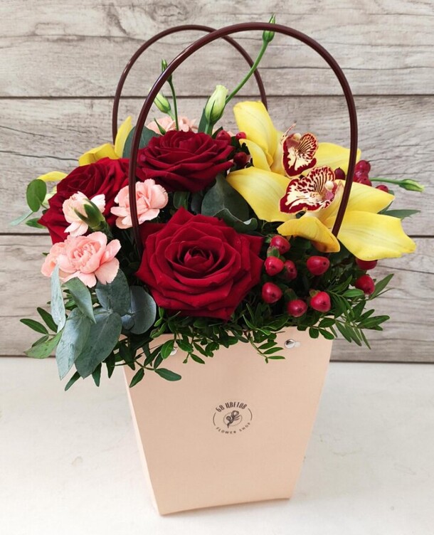 Сумочка желаний, артикул F1168378 - 5784 рублей, доставка по городу. Flawery - доставка цветов