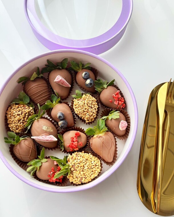 Клубника в молочном шоколаде, артикул F1172231 - 4790 рублей, доставка по городу. Flawery - доставка цветов