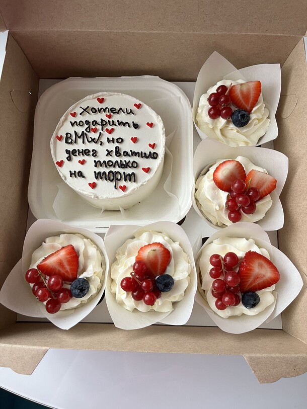 Бенто торт и капкейки, артикул F1187115 - 3490 рублей, доставка по городу. Flawery - доставка цветов