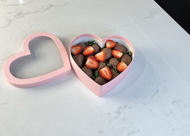 Клубника в шоколаде « сердце», артикул F1252575 - 3990 рублей, доставка по городу. Flawery - доставка цветов