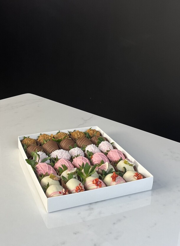 Клубника в шоколаде, артикул F1256411 - 6500 рублей, доставка по городу. Flawery - доставка цветов