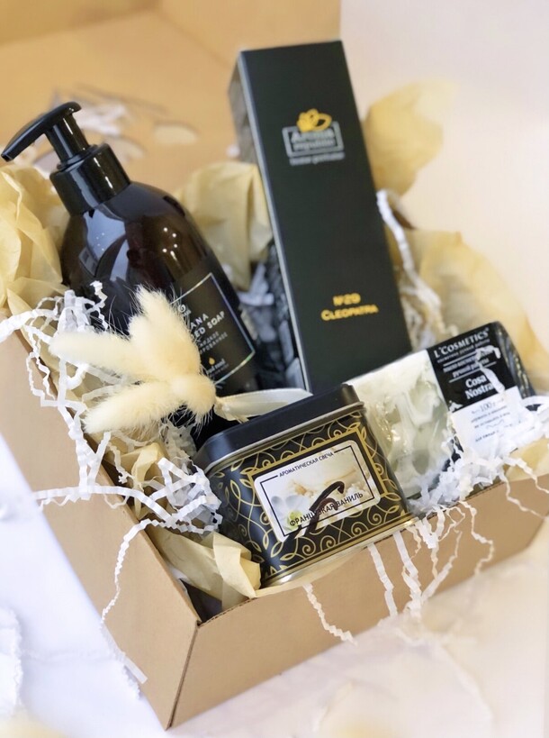 Подарочный набор «стильный черный», артикул F1308174 - 3150 рублей, доставка по городу. Flawery - доставка цветов