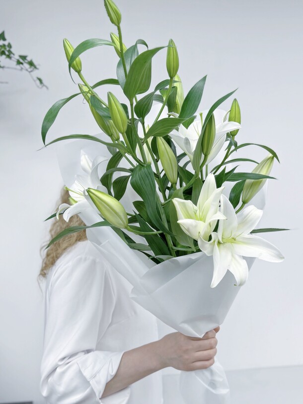 Букет из 3 крупных ароматных лилий., артикул F1433053 - 2900 рублей, доставка по городу. Flawery - доставка цветов