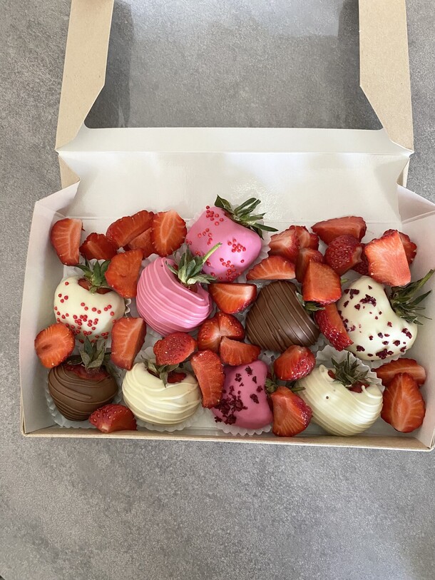 Набор клубники в бельгийском шоколаде, артикул F1285253 - 3190 рублей, доставка по городу. Flawery - доставка цветов