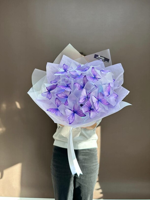 Букет из бабочек, артикул F1232169 - 2550 рублей, доставка по городу. Flawery - доставка цветов