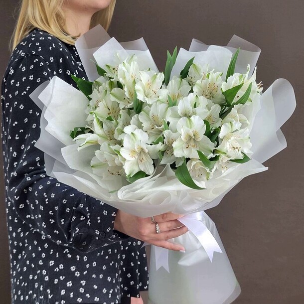 Букет из альстромерий "снежная королева", артикул F1296909 - 5010 рублей, доставка по городу. Flawery - доставка цветов