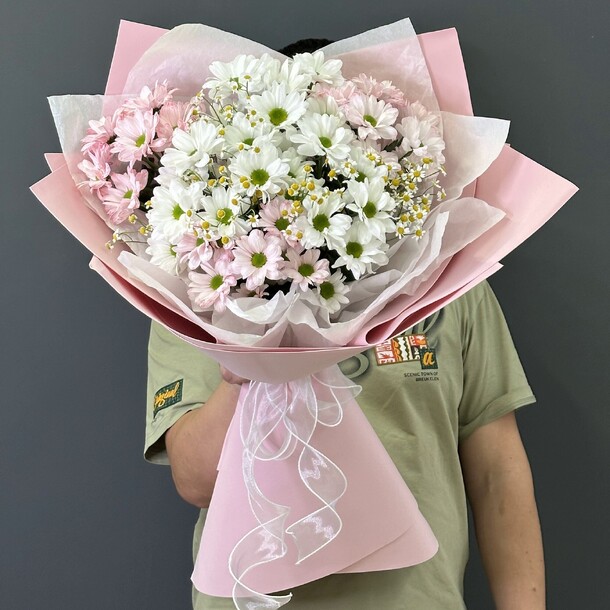 Букет из хризантем "облако нежности", артикул F1398996 - 6490 рублей, доставка по городу. Flawery - доставка цветов