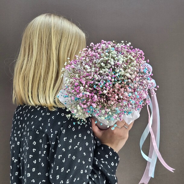 Композиция из гипсофилы "коробка с радугой", артикул F1419635 - 41200 рублей, доставка по городу. Flawery - доставка цветов