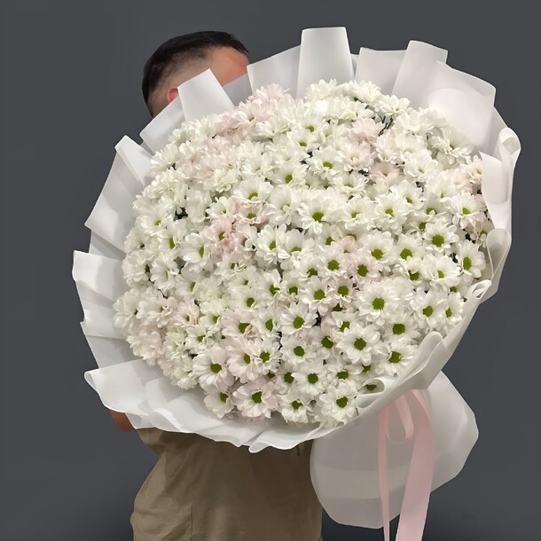 Букет из хризантем "ромашковое облако", артикул F1436975 - 18730 рублей, доставка по городу. Flawery - доставка цветов