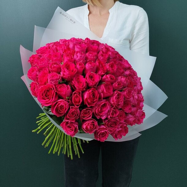 Роза малиновая 101, артикул F1410028 - 9985 рублей, доставка по городу. Flawery - доставка цветов
