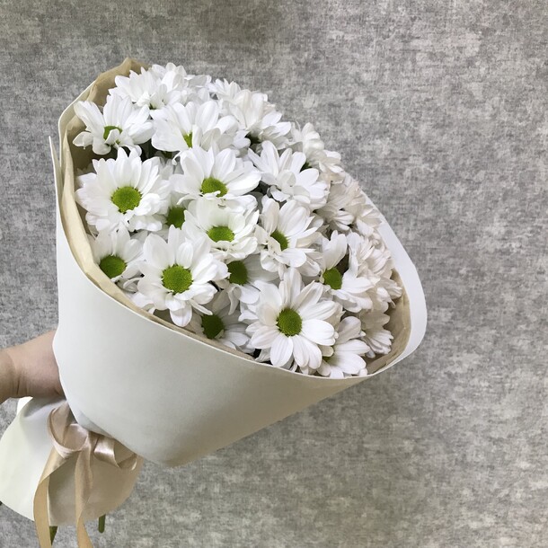 Букет «любит…», артикул F1420030 - 3400 рублей, доставка по городу. Flawery - доставка цветов