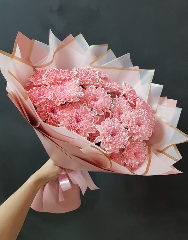 Букет кустовых хризантем, артикул F1373724 - 3500 рублей, доставка по городу. Flawery - доставка цветов