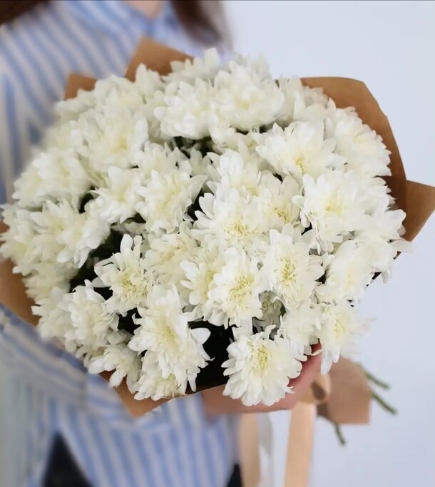 Букет хризантем, артикул F63821 - 2900 рублей, доставка по городу. Flawery - доставка цветов