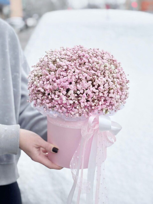 Нежная воздушная гипсофила в цилиндре, артикул F1357500 - 3585 рублей, доставка по городу. Flawery - доставка цветов