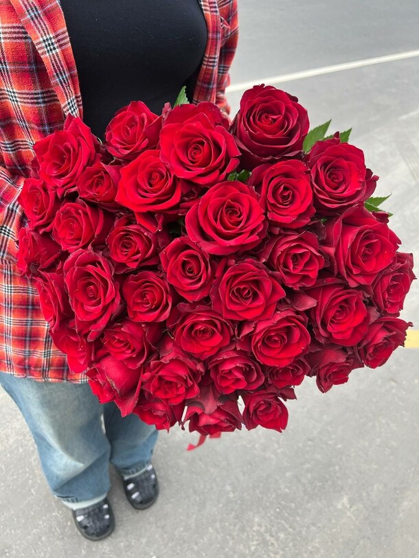 Букет от студии «tiffany» красные розы, артикул F1317995 - 8750 рублей, доставка по городу. Flawery - доставка цветов