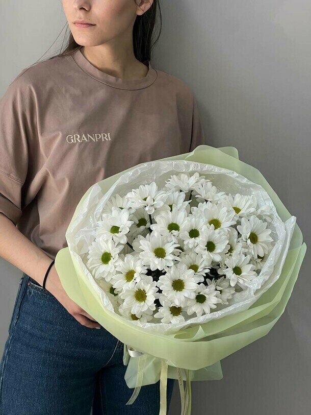 Букет хризантем 5 веток, артикул F1293926 - 1999 рублей, доставка по городу. Flawery - доставка цветов