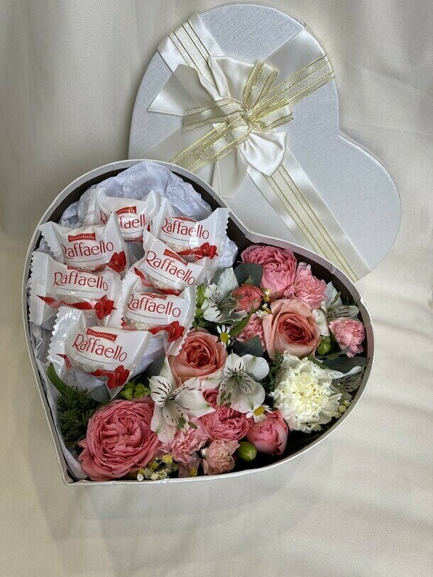 Сердце и раффаэло, артикул F1293959 - 3899 рублей, доставка по городу. Flawery - доставка цветов