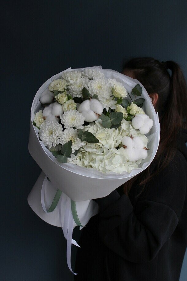 Белоснежный букет с хлопком, артикул F1317440 - 3500 рублей, доставка по городу. Flawery - доставка цветов